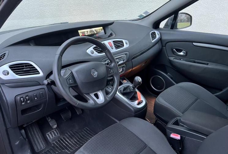 Renault GRAND SCENIC 1.9 DCI 130 CH BVM6 7 PLACES