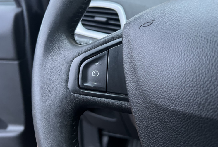 Renault GRAND SCENIC 1.9 DCI 130 CH BVM6 7 PLACES