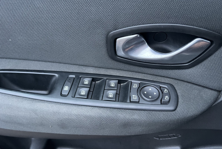 Renault GRAND SCENIC 1.9 DCI 130 CH BVM6 7 PLACES