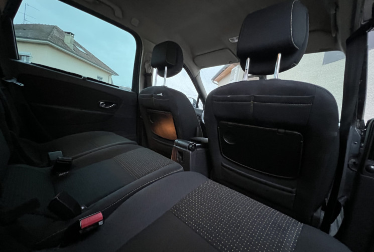 Renault GRAND SCENIC 1.9 DCI 130 CH BVM6 7 PLACES