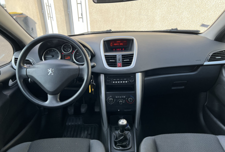 Peugeot 207 + 5 portes 1.4 HDi 68 cv