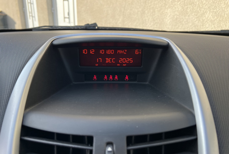 Peugeot 207 + 5 portes 1.4 HDi 68 cv