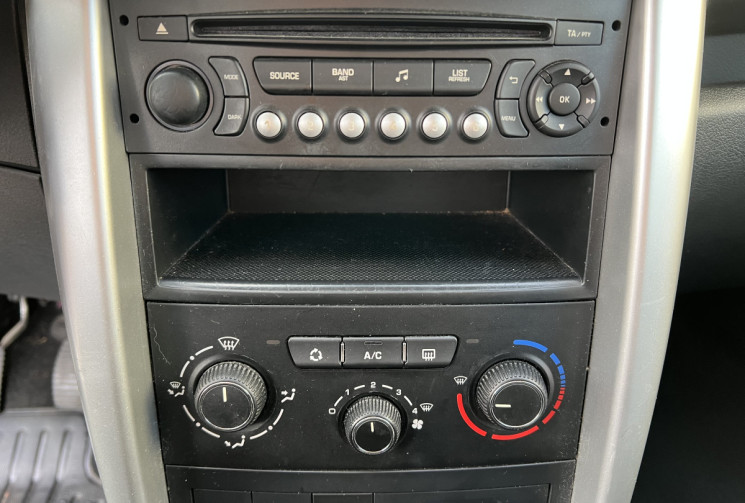 Peugeot 207 + 5 portes 1.4 HDi 68 cv