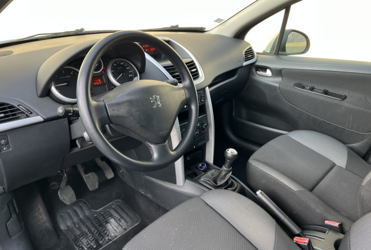 Peugeot 207 + 5 portes 1.4 HDi 68 cv