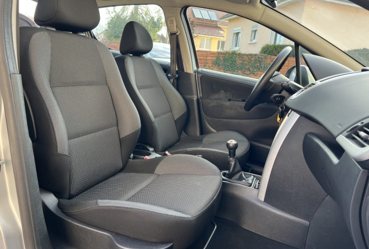 Peugeot 207 + 5 portes 1.4 HDi 68 cv