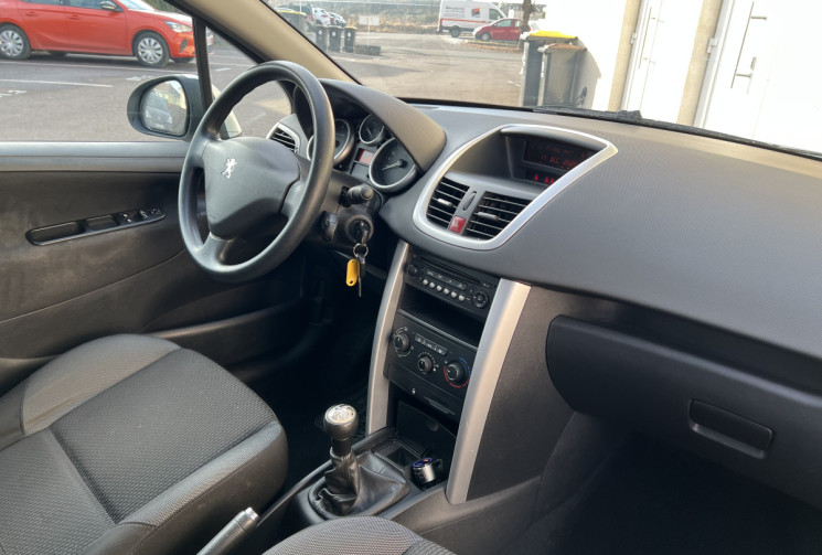 Peugeot 207 + 5 portes 1.4 HDi 68 cv