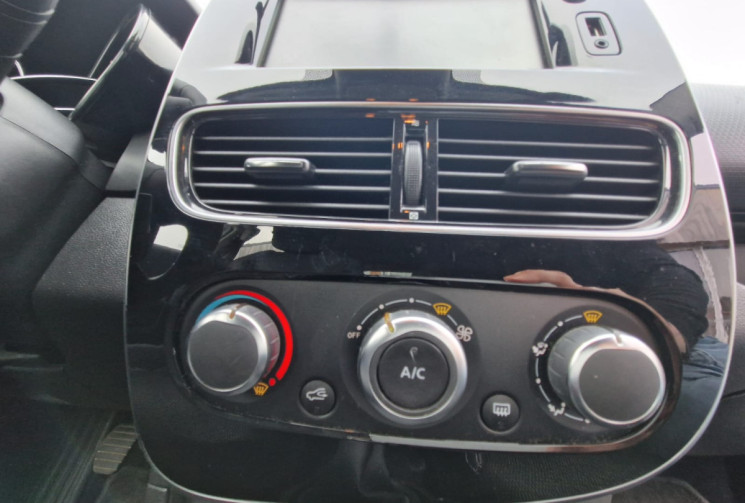 Renault Clio IV PHASE 2 0.9 TCE 90 BUSINESS / SUIVI ENTRETIEN COMPLET CONCESSION / GARANTIE 12 MOIS