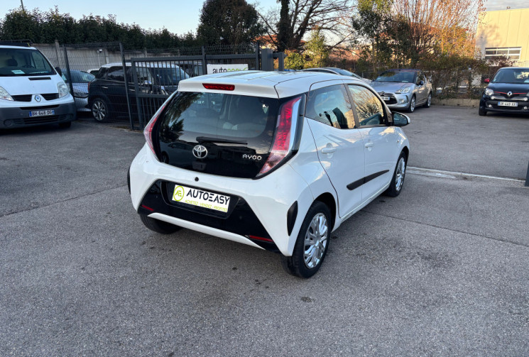 Toyota Aygo 1.0 / 69 CH / X-PLAY / BOITE AUTO
