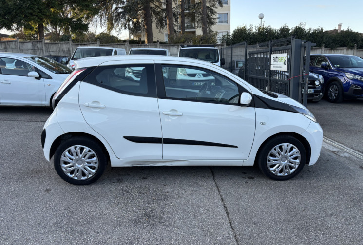Toyota Aygo 1.0 / 69 CH / X-PLAY / BOITE AUTO