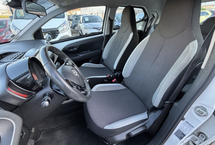 Toyota Aygo 1.0 / 69 CH / X-PLAY / BOITE AUTO