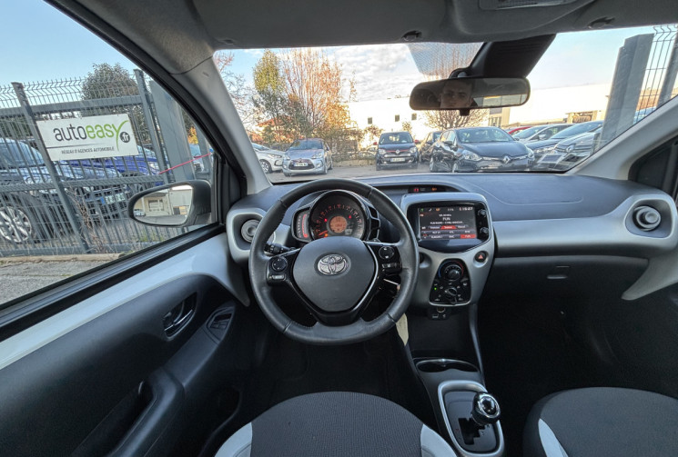 Toyota Aygo 1.0 / 69 CH / X-PLAY / BOITE AUTO