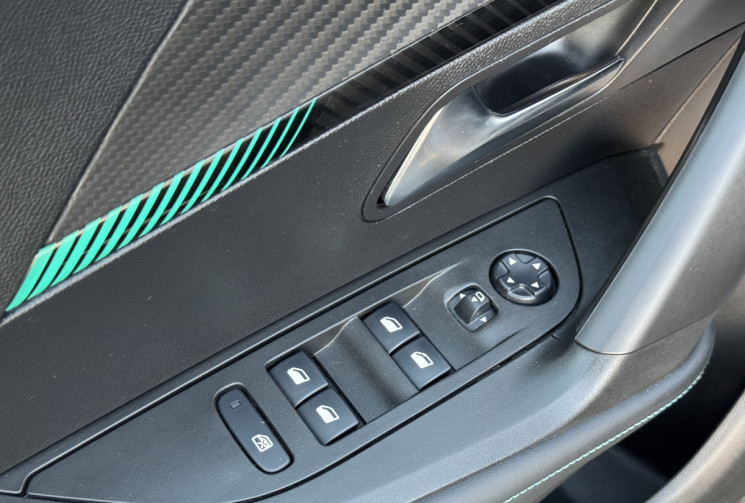 Peugeot 2008 Allure Business 1.5 BlueHDI 130 ch EAT8 / 1ERE MAIN / Cockpit / Camera / Carplay / TVA