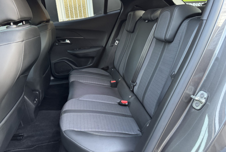 Peugeot 2008 Allure Business 1.5 BlueHDI 130 ch EAT8 / 1ERE MAIN / Cockpit / Camera / Carplay / TVA