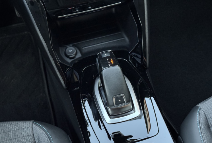 Peugeot 2008 Allure Business 1.5 BlueHDI 130 ch EAT8 / 1ERE MAIN / Cockpit / Camera / Carplay / TVA