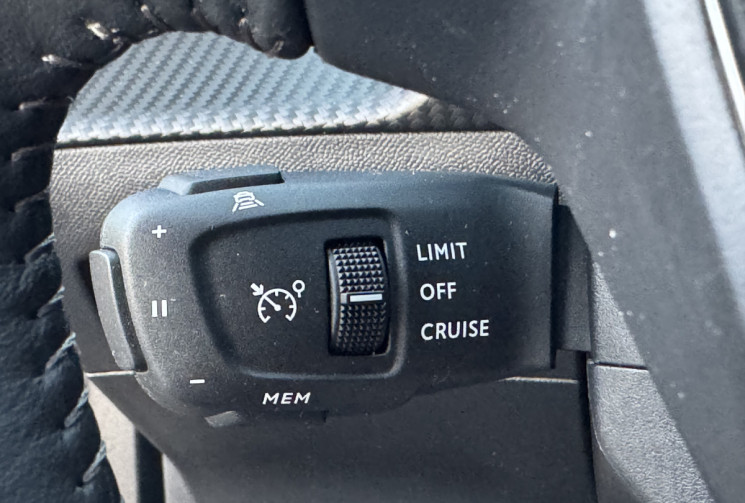 Peugeot 2008 Allure Business 1.5 BlueHDI 130 ch EAT8 / 1ERE MAIN / Cockpit / Camera / Carplay / TVA