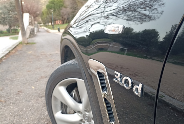 Infinity QX70 S 3.0L V6 238CH - Full Option - Bose - Toit ouvrant - Cuir - Camera 360 - ACC