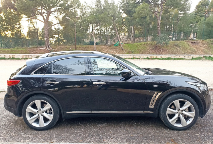 Infinity QX70 S 3.0L V6 238CH - Full Option - Bose - Toit ouvrant - Cuir - Camera 360 - ACC