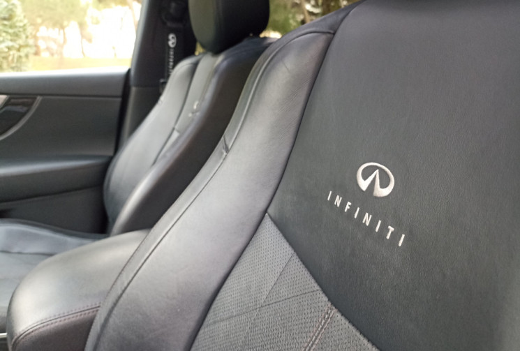 Infinity QX70 S 3.0L V6 238CH - Full Option - Bose - Toit ouvrant - Cuir - Camera 360 - ACC