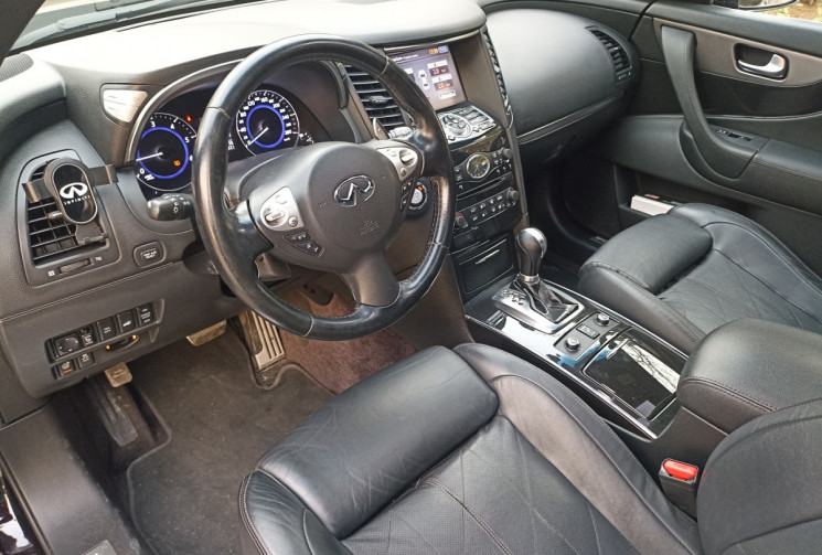 Infinity QX70 S 3.0L V6 238CH - Full Option - Bose - Toit ouvrant - Cuir - Camera 360 - ACC