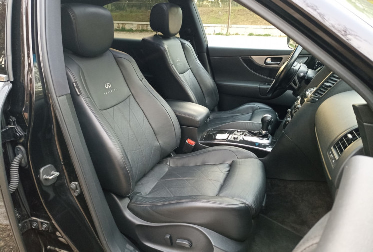 Infinity QX70 S 3.0L V6 238CH - Full Option - Bose - Toit ouvrant - Cuir - Camera 360 - ACC