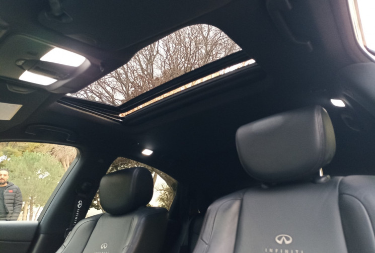 Infinity QX70 S 3.0L V6 238CH - Full Option - Bose - Toit ouvrant - Cuir - Camera 360 - ACC