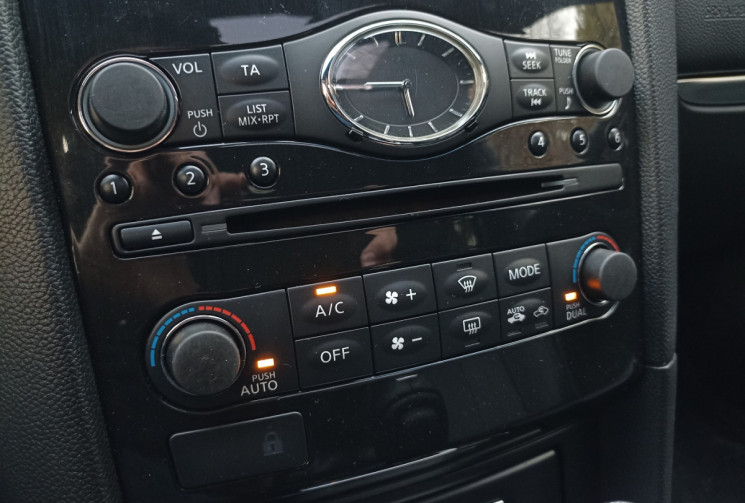 Infinity QX70 S 3.0L V6 238CH - Full Option - Bose - Toit ouvrant - Cuir - Camera 360 - ACC