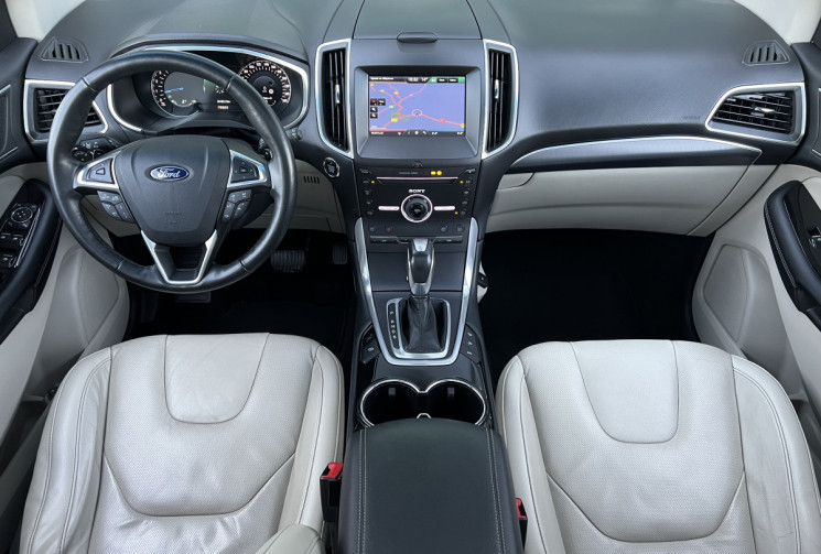 Ford EDGE 2.0 TDCi 4x4 Powershift 210 cv TITANIUM / Attelage / Toit ouvrant