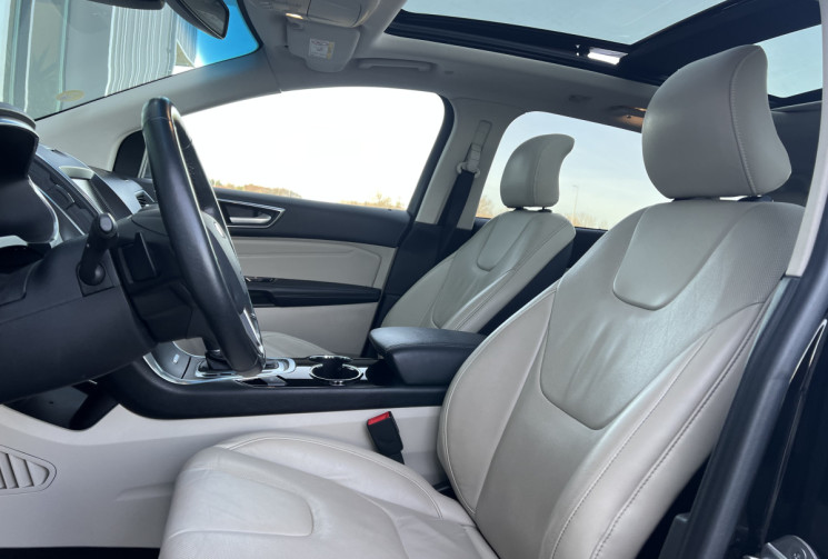 Ford EDGE 2.0 TDCi 4x4 Powershift 210 cv TITANIUM / Attelage / Toit ouvrant