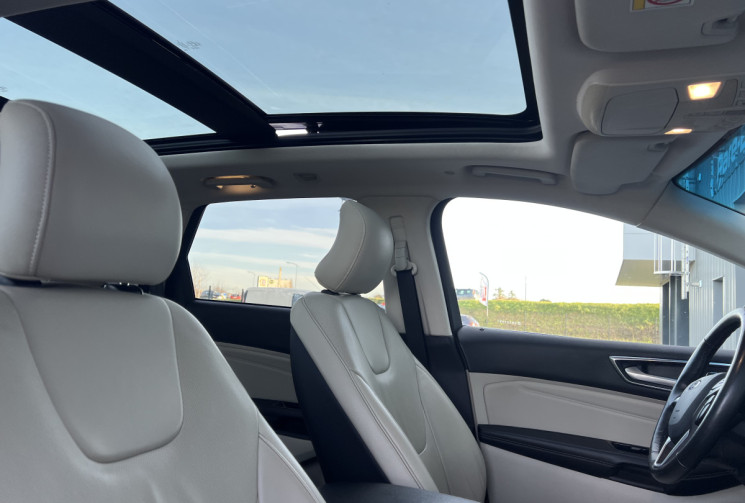 Ford EDGE 2.0 TDCi 4x4 Powershift 210 cv TITANIUM / Attelage / Toit ouvrant