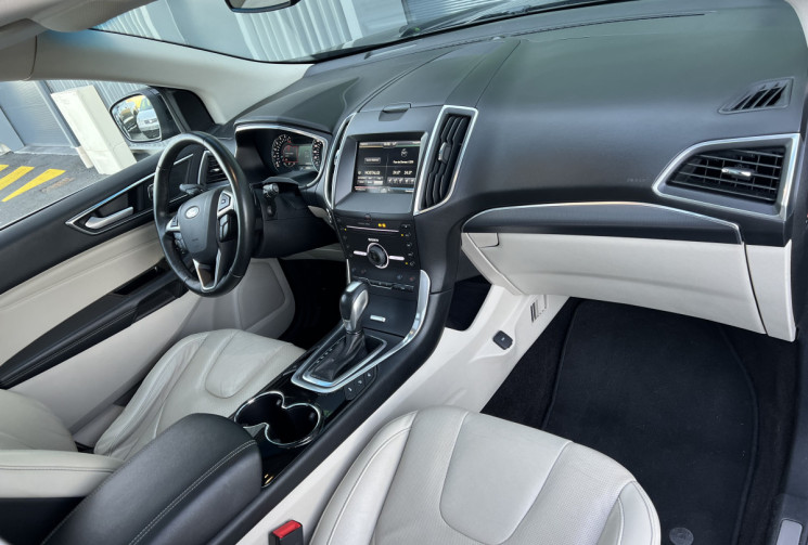 Ford EDGE 2.0 TDCi 4x4 Powershift 210 cv TITANIUM / Attelage / Toit ouvrant