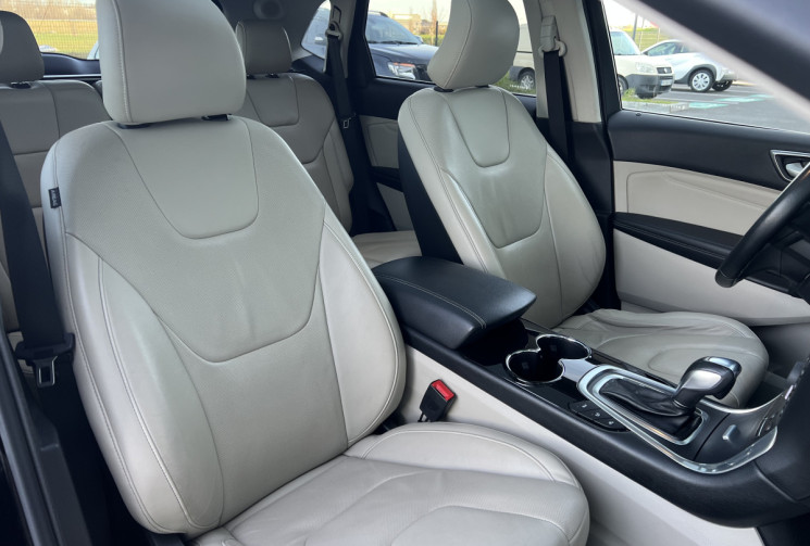 Ford EDGE 2.0 TDCi 4x4 Powershift 210 cv TITANIUM / Attelage / Toit ouvrant