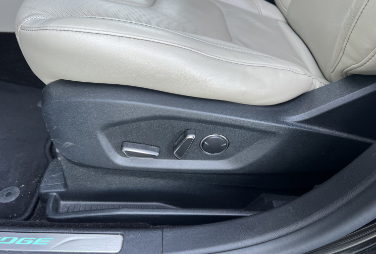 Ford EDGE 2.0 TDCi 4x4 Powershift 210 cv TITANIUM / Attelage / Toit ouvrant