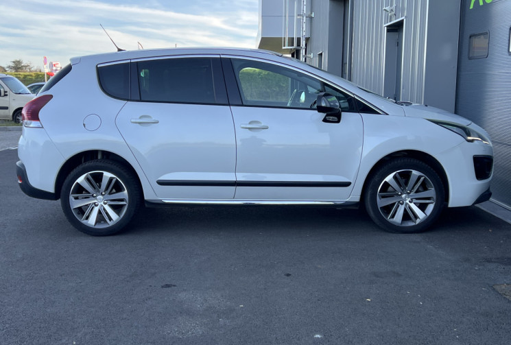 Peugeot 3008 2.0 BlueHDi 150 cv ALLURE - ATTELAGE- DISTRIBUTION NEUVE