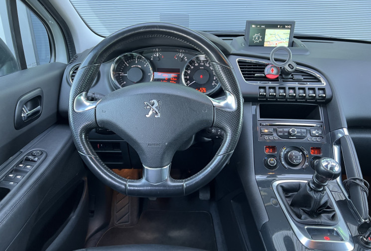 Peugeot 3008 2.0 BlueHDi 150 cv ALLURE - ATTELAGE- DISTRIBUTION NEUVE