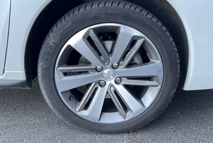 Peugeot 3008 2.0 BlueHDi 150 cv ALLURE - ATTELAGE- DISTRIBUTION NEUVE