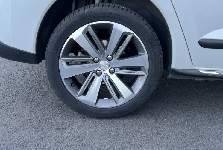 Peugeot 3008 2.0 BlueHDi 150 cv ALLURE - ATTELAGE- DISTRIBUTION NEUVE