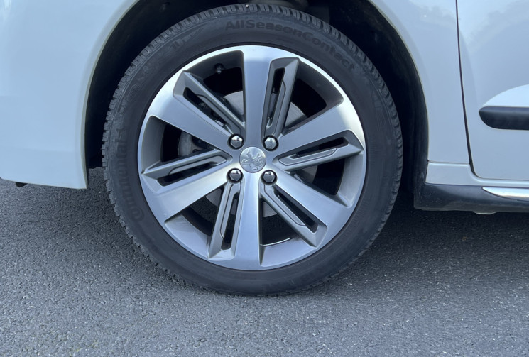 Peugeot 3008 2.0 BlueHDi 150 cv ALLURE - ATTELAGE- DISTRIBUTION NEUVE