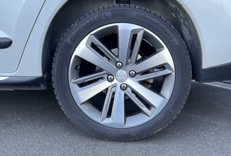 Peugeot 3008 2.0 BlueHDi 150 cv ALLURE - ATTELAGE- DISTRIBUTION NEUVE