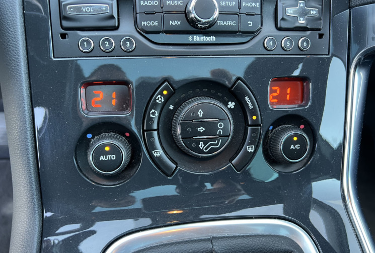 Peugeot 3008 2.0 BlueHDi 150 cv ALLURE - ATTELAGE- DISTRIBUTION NEUVE