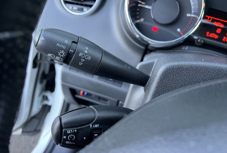 Peugeot 3008 2.0 BlueHDi 150 cv ALLURE - ATTELAGE- DISTRIBUTION NEUVE