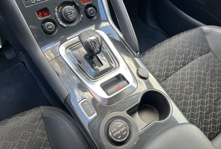 Peugeot 3008 HYBRID4 2.0 HDI 163 Pack ETG6 / Distribution OK / Attelage / Caméra