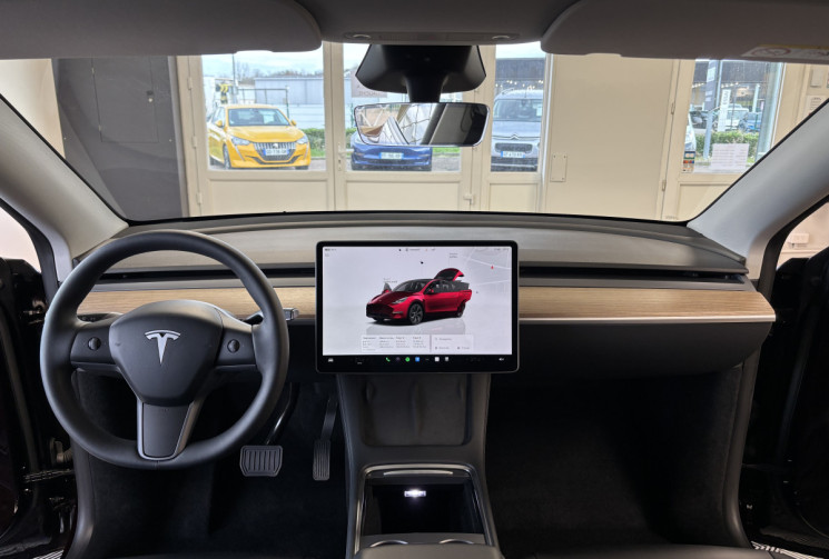 Tesla Model Y STANDARD RWD / GARANTIE TESLA / 1 ERE MAIN 