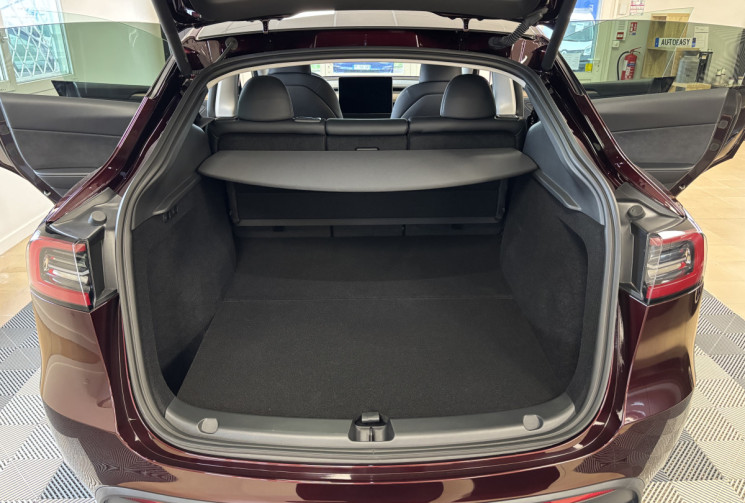 Tesla Model Y STANDARD RWD / GARANTIE TESLA / 1 ERE MAIN 