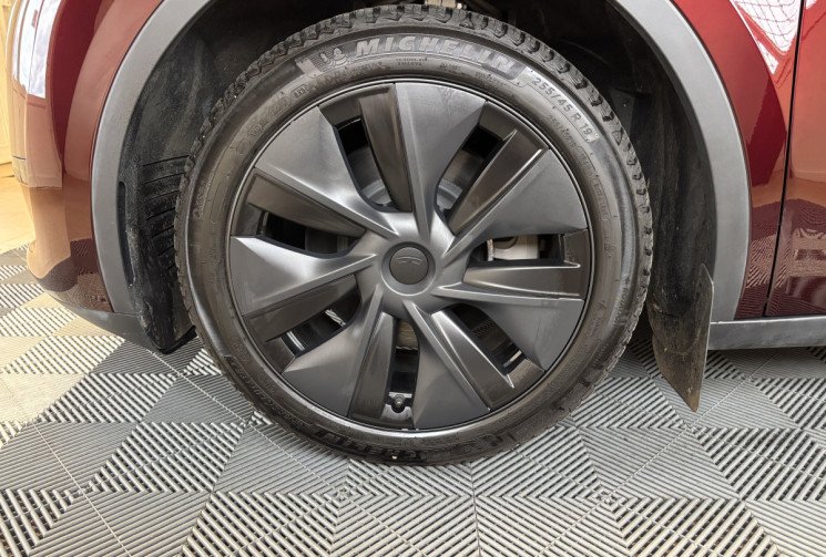 Tesla Model Y STANDARD RWD / GARANTIE TESLA / 1 ERE MAIN 