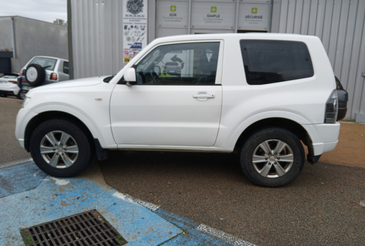 Mitsubishi Pajero 3.2 DI-D DPF 4WD INFORM