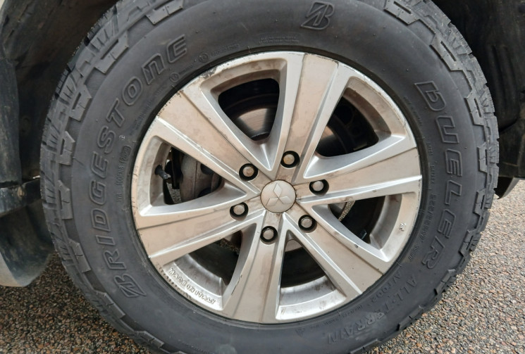 Mitsubishi Pajero 3.2 DI-D DPF 4WD INFORM