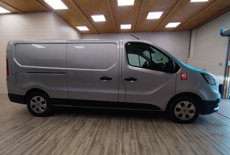 Renault Trafic III RED EDITION BY RENAULT TRUCKS Phase 3 L1H1 2.8T 2.0 dCi 16V 130 cv