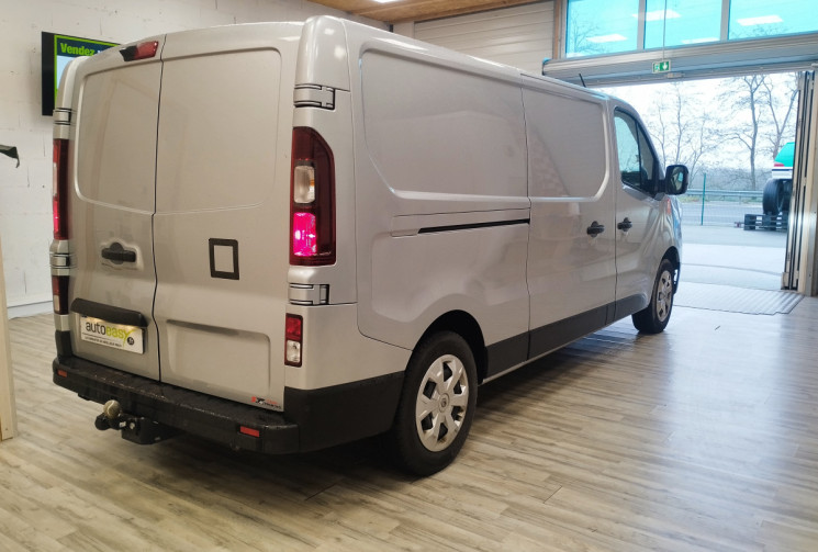 Renault Trafic III RED EDITION BY RENAULT TRUCKS Phase 3 L2H1 2.8T 2.0 dCi 16V 130 cv