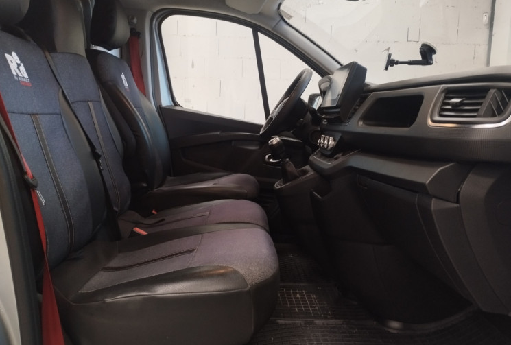 Renault Trafic III RED EDITION BY RENAULT TRUCKS Phase 3 L1H1 2.8T 2.0 dCi 16V 130 cv