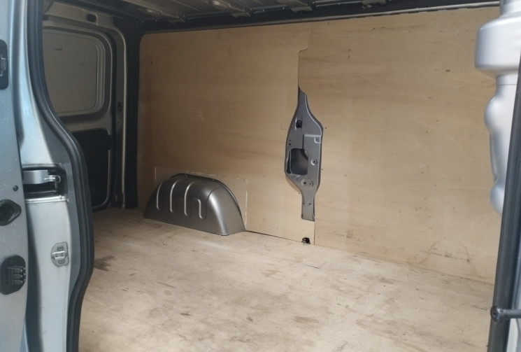 Renault Trafic III RED EDITION BY RENAULT TRUCKS Phase 3 L2H1 2.8T 2.0 dCi 16V 130 cv